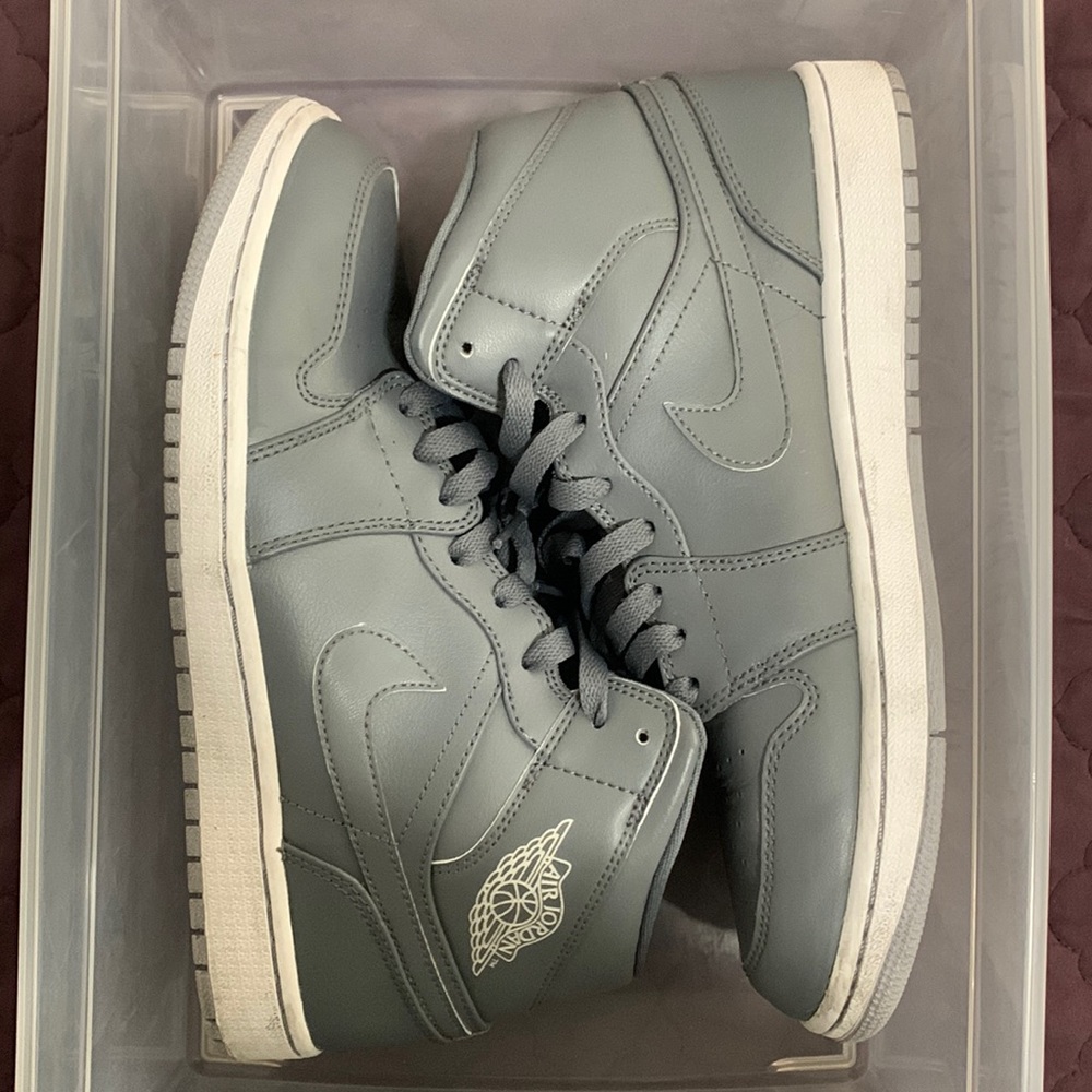 Jordan 1 Mid